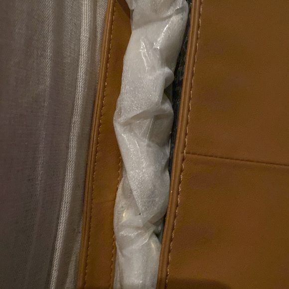 Vince  camuto tan crossbody bag NEW - Picture 3 of 10